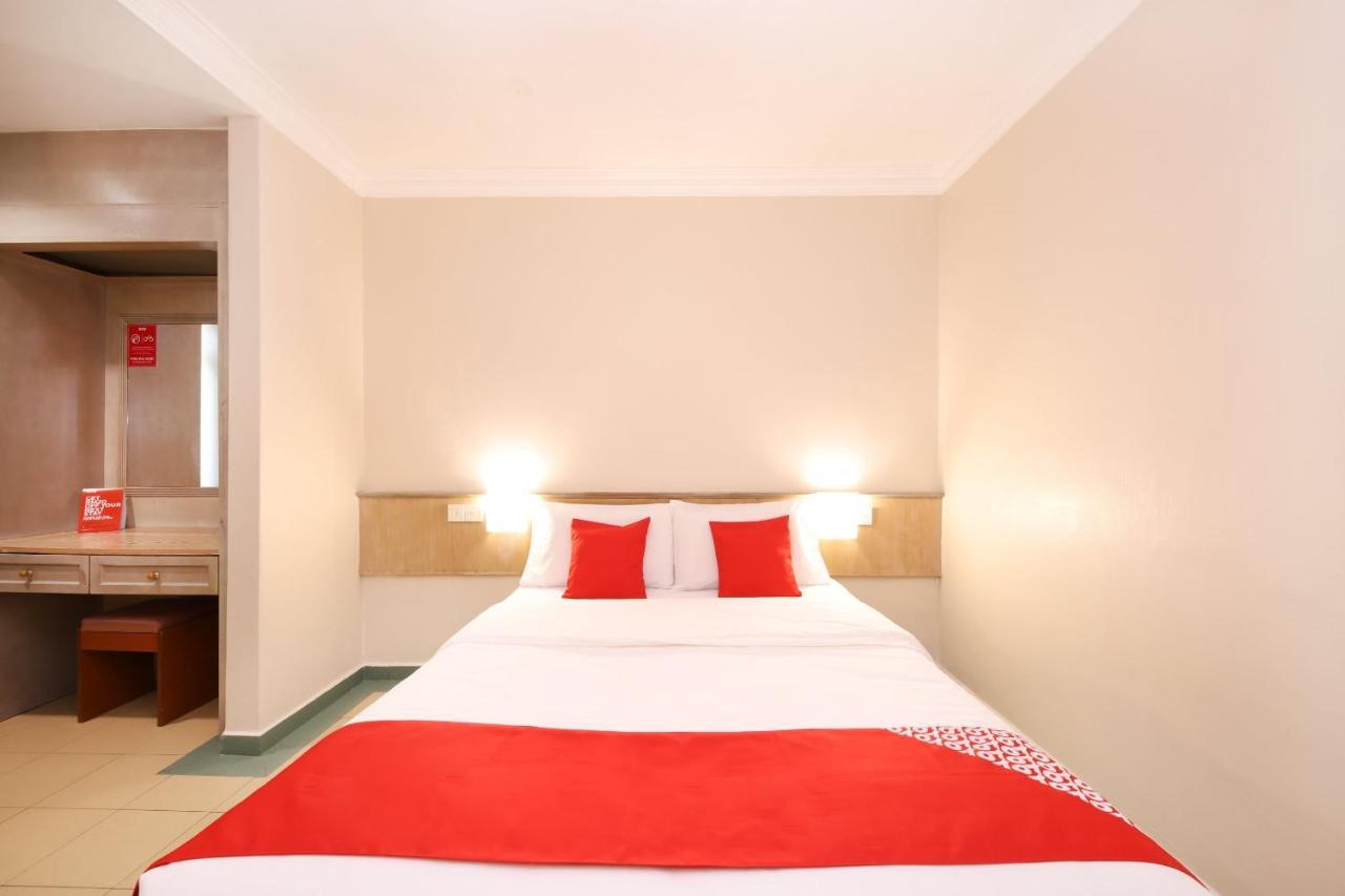 Oyo 764 Hotel Famous Inn Malacca Bagian luar foto