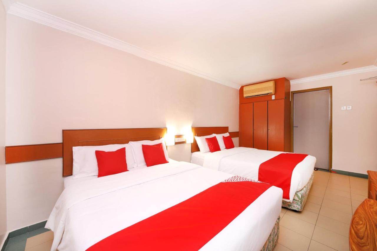 Oyo 764 Hotel Famous Inn Malacca Bagian luar foto