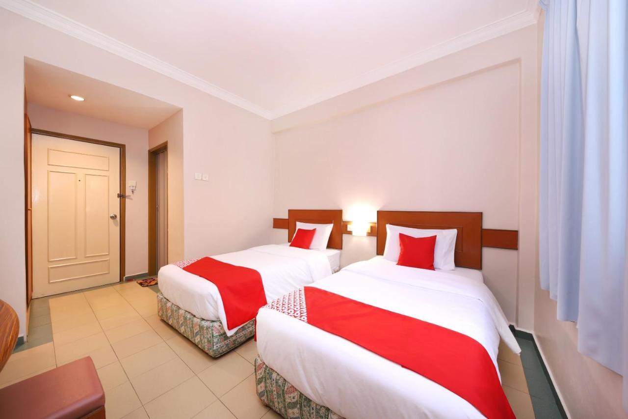 Oyo 764 Hotel Famous Inn Malacca Bagian luar foto