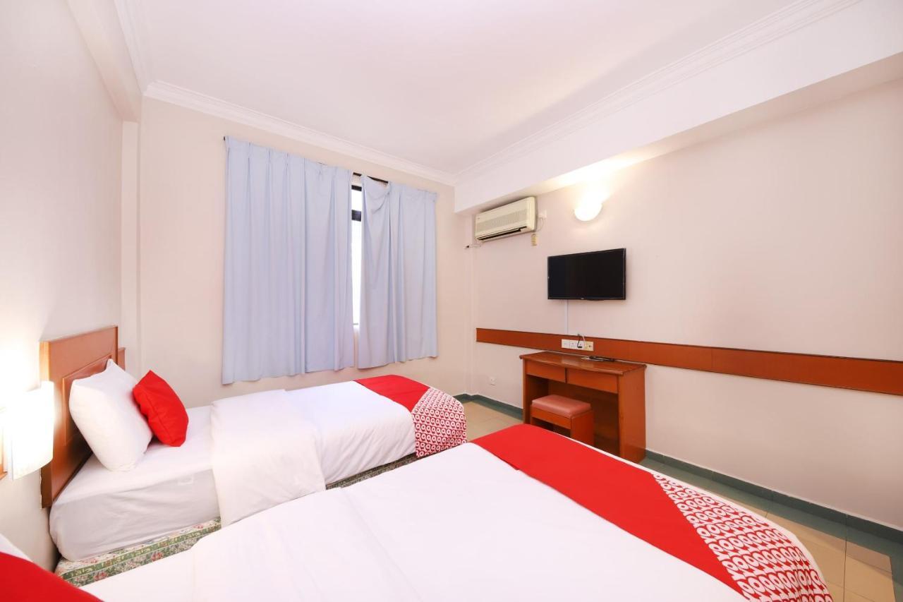 Oyo 764 Hotel Famous Inn Malacca Bagian luar foto