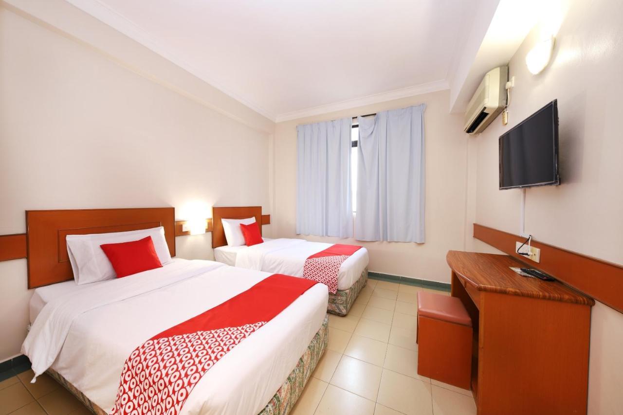 Oyo 764 Hotel Famous Inn Malacca Bagian luar foto