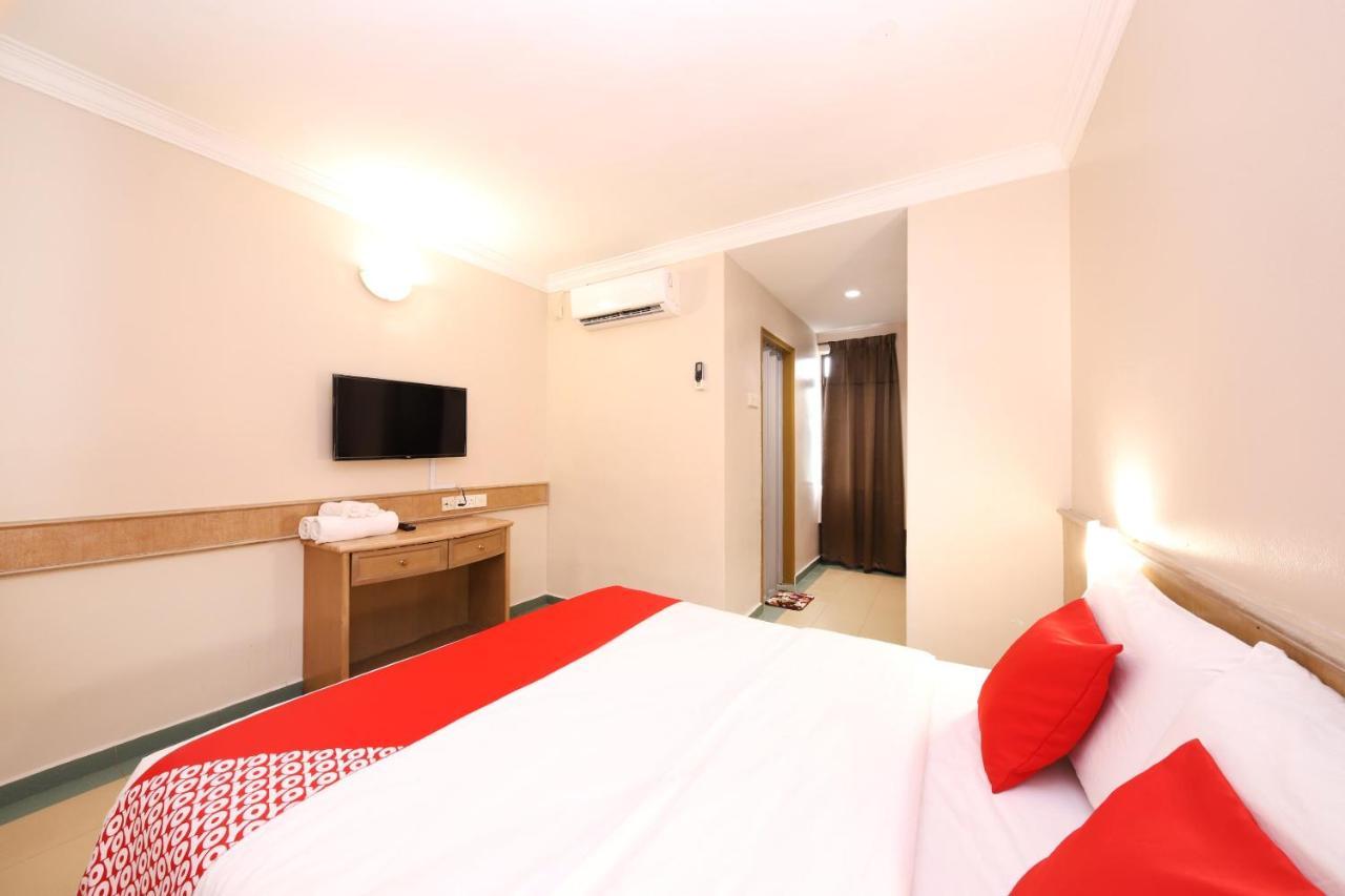 Oyo 764 Hotel Famous Inn Malacca Bagian luar foto