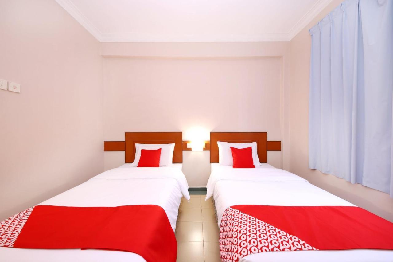 Oyo 764 Hotel Famous Inn Malacca Bagian luar foto