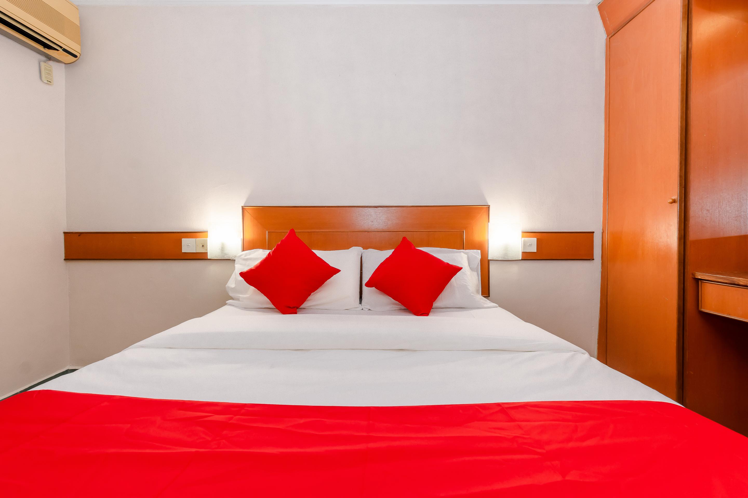 Oyo 764 Hotel Famous Inn Malacca Bagian luar foto