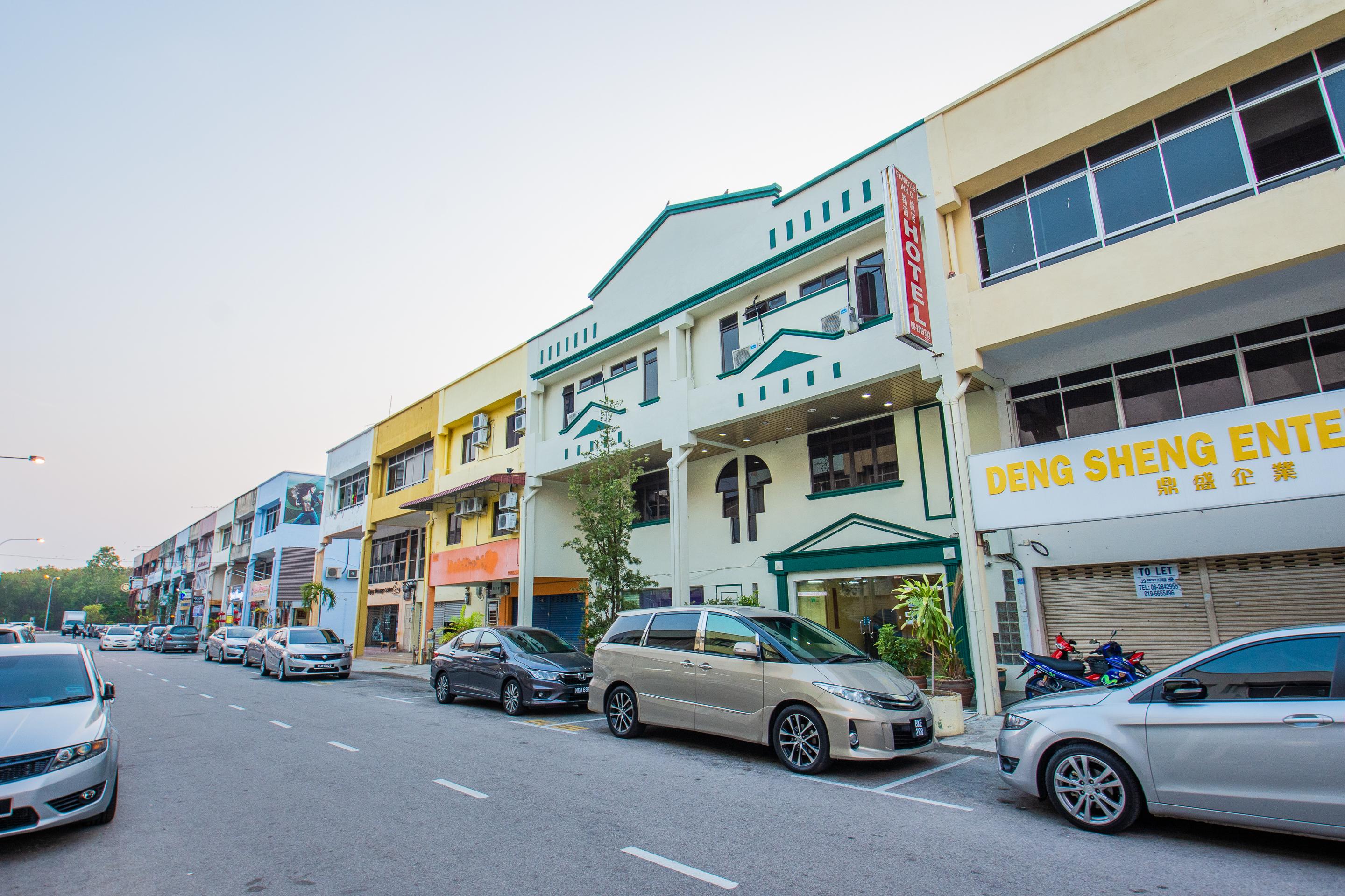 Oyo 764 Hotel Famous Inn Malacca Bagian luar foto
