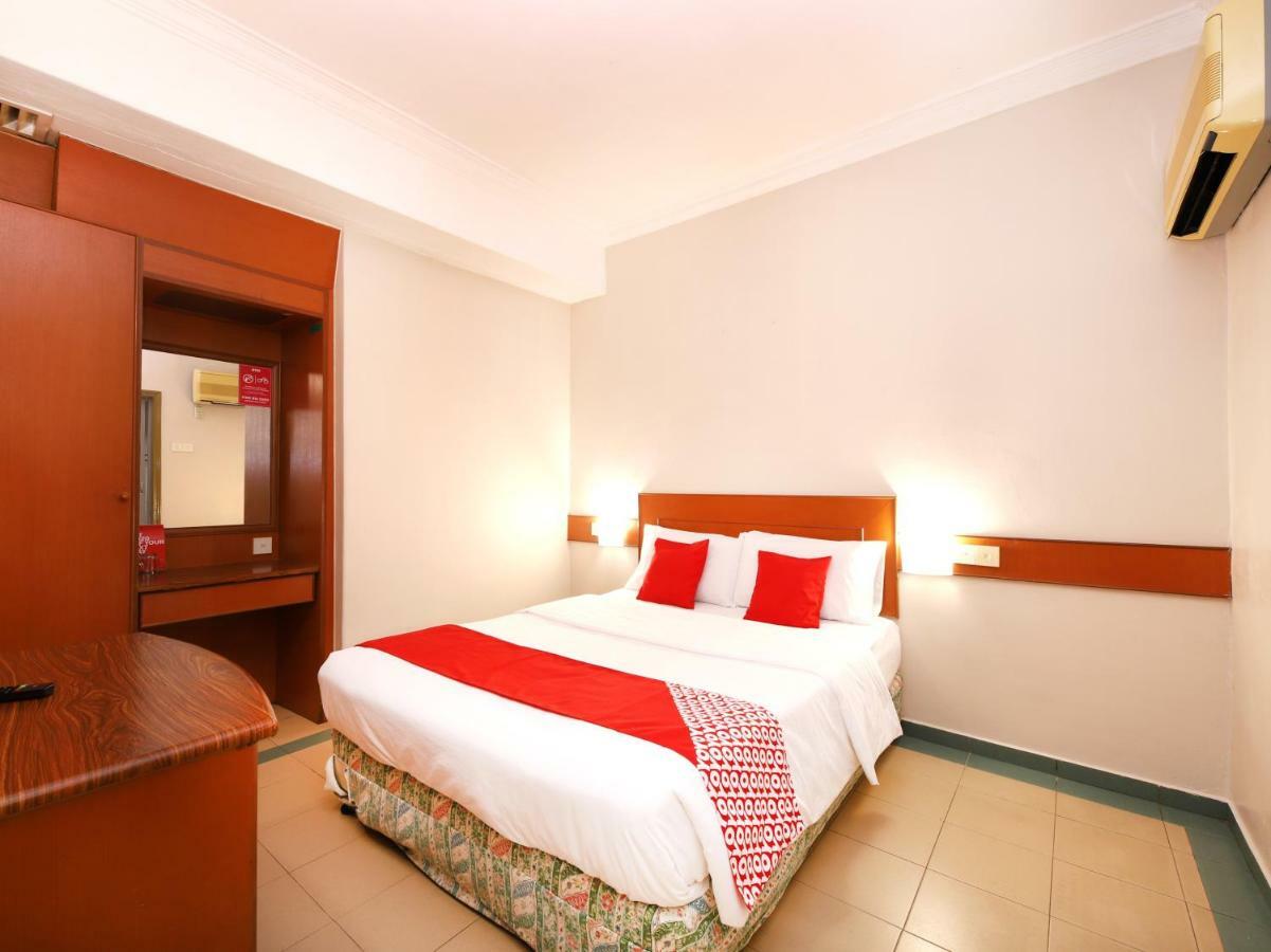 Oyo 764 Hotel Famous Inn Malacca Bagian luar foto
