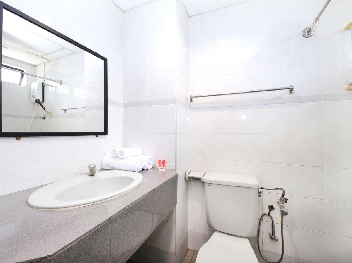 Oyo 764 Hotel Famous Inn Malacca Bagian luar foto