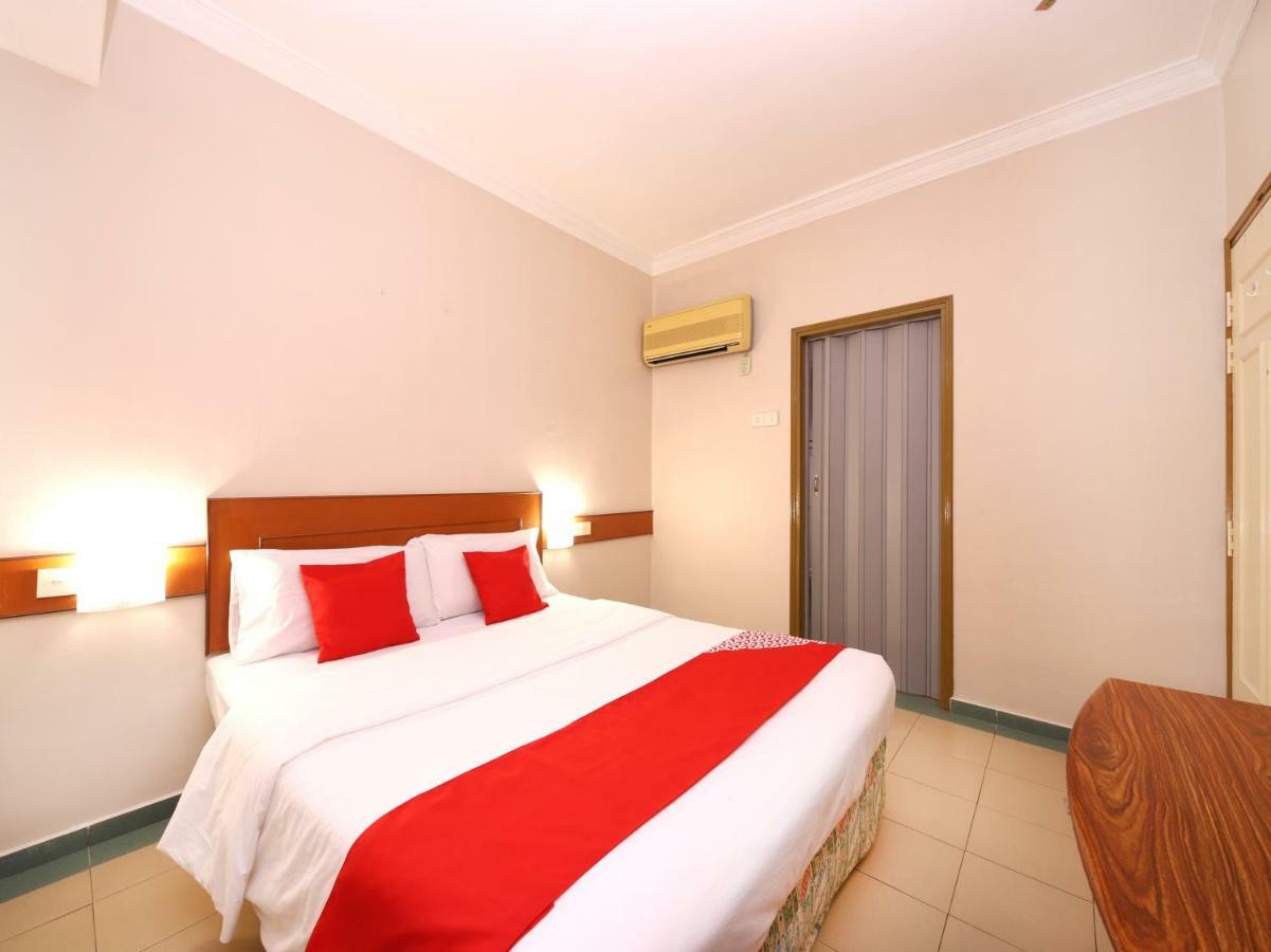 Oyo 764 Hotel Famous Inn Malacca Bagian luar foto