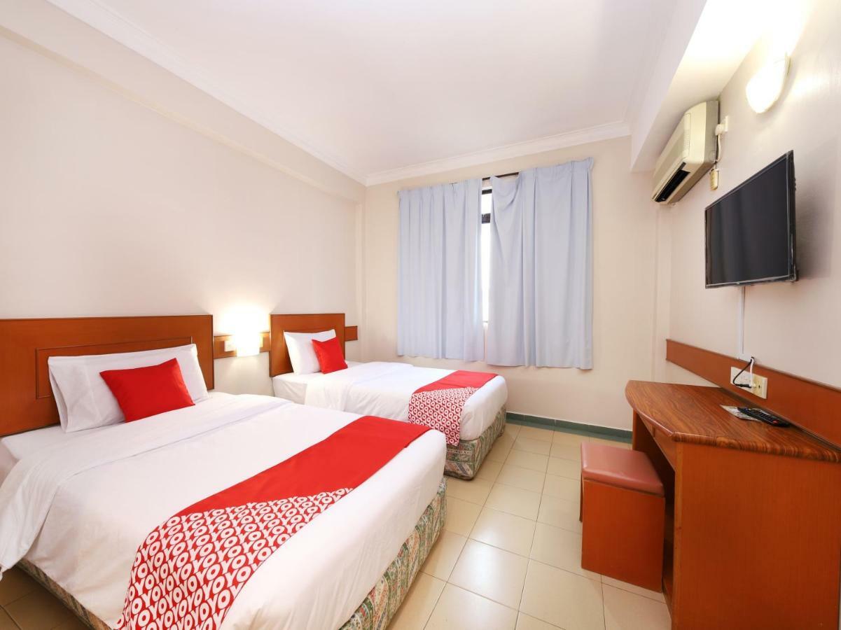 Oyo 764 Hotel Famous Inn Malacca Bagian luar foto